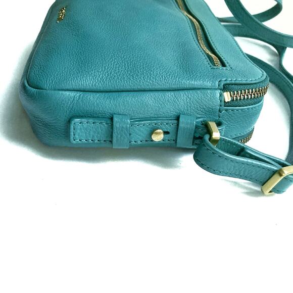 Fossil Teal Leather Crossbody Bag | Vintage Inspired | Fall City Street Style - Picture 12 of 16
